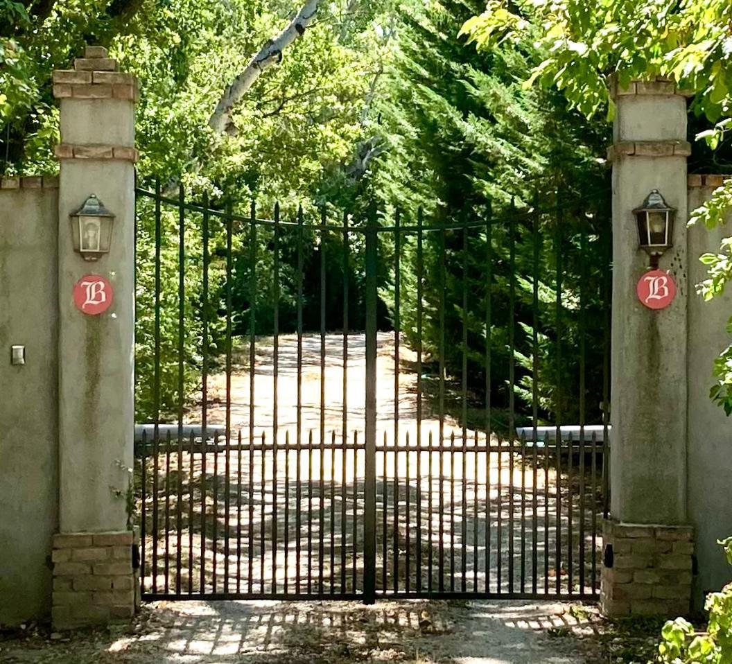 Campagne Baudeloup Bed and Breakfast LʼIsle-sur-la-Sorgue Exteriör bild