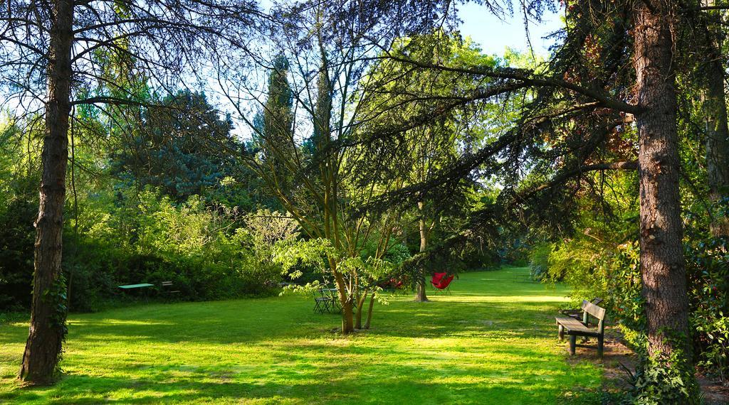 Campagne Baudeloup Bed and Breakfast LʼIsle-sur-la-Sorgue Exteriör bild